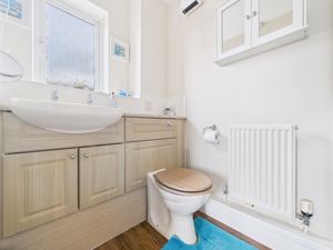 Ensuite- click for photo gallery